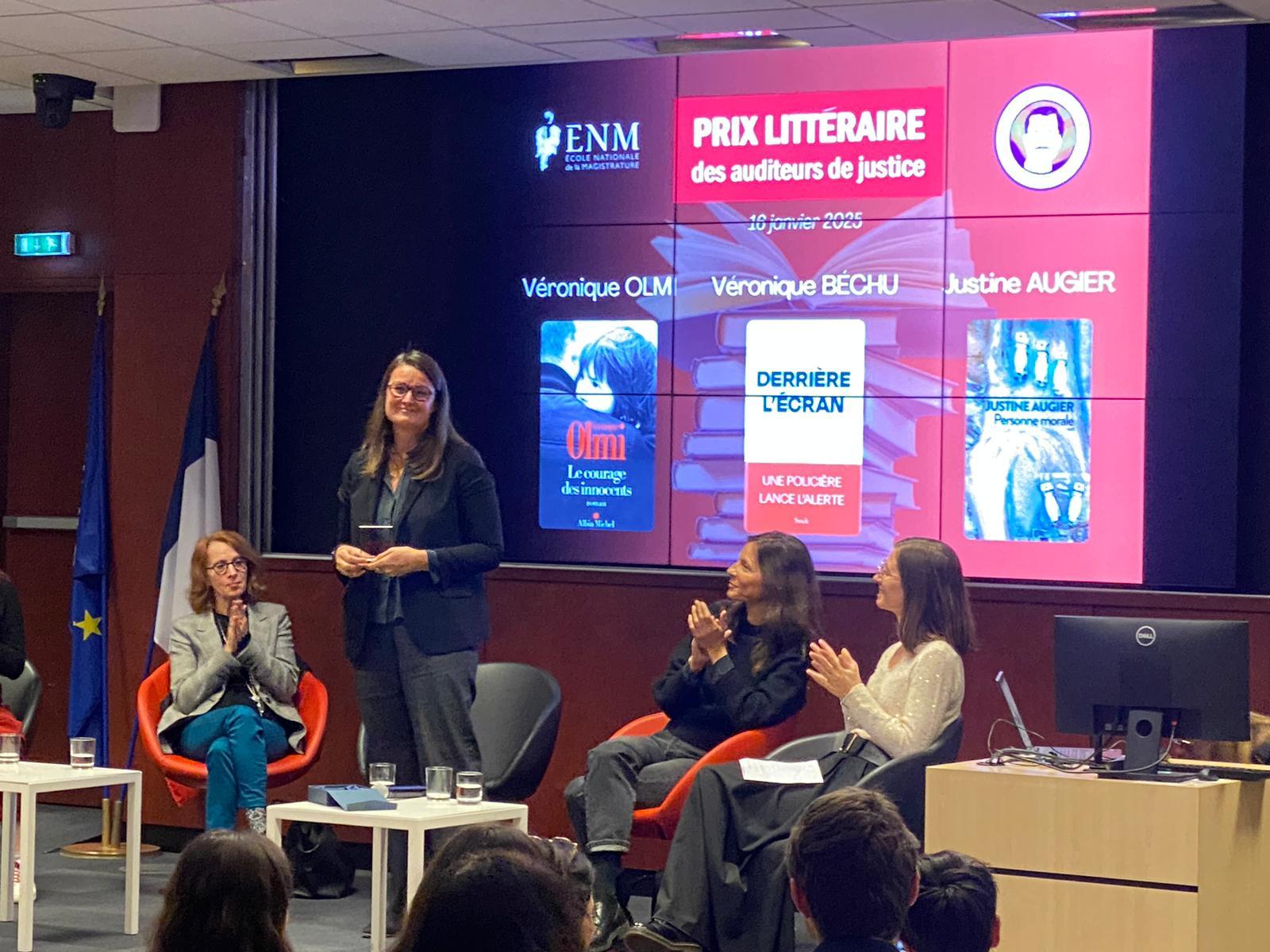 « Derrière l’écran » de Véronique Béchu, Prix littéraire des auditeurs de justice 2024