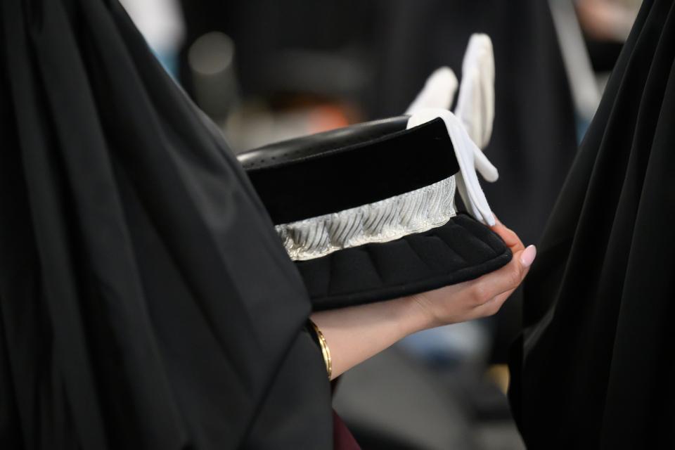 Fond d'acran toquer prestation de serment