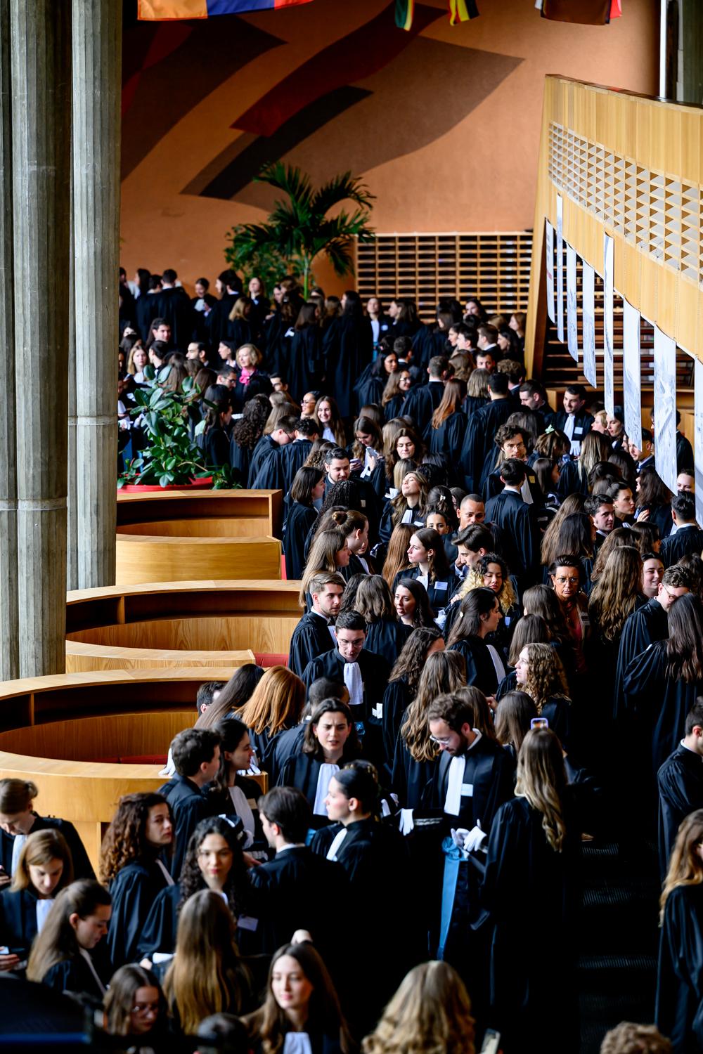 Auditeurs de justice dans le hall de l'ENM